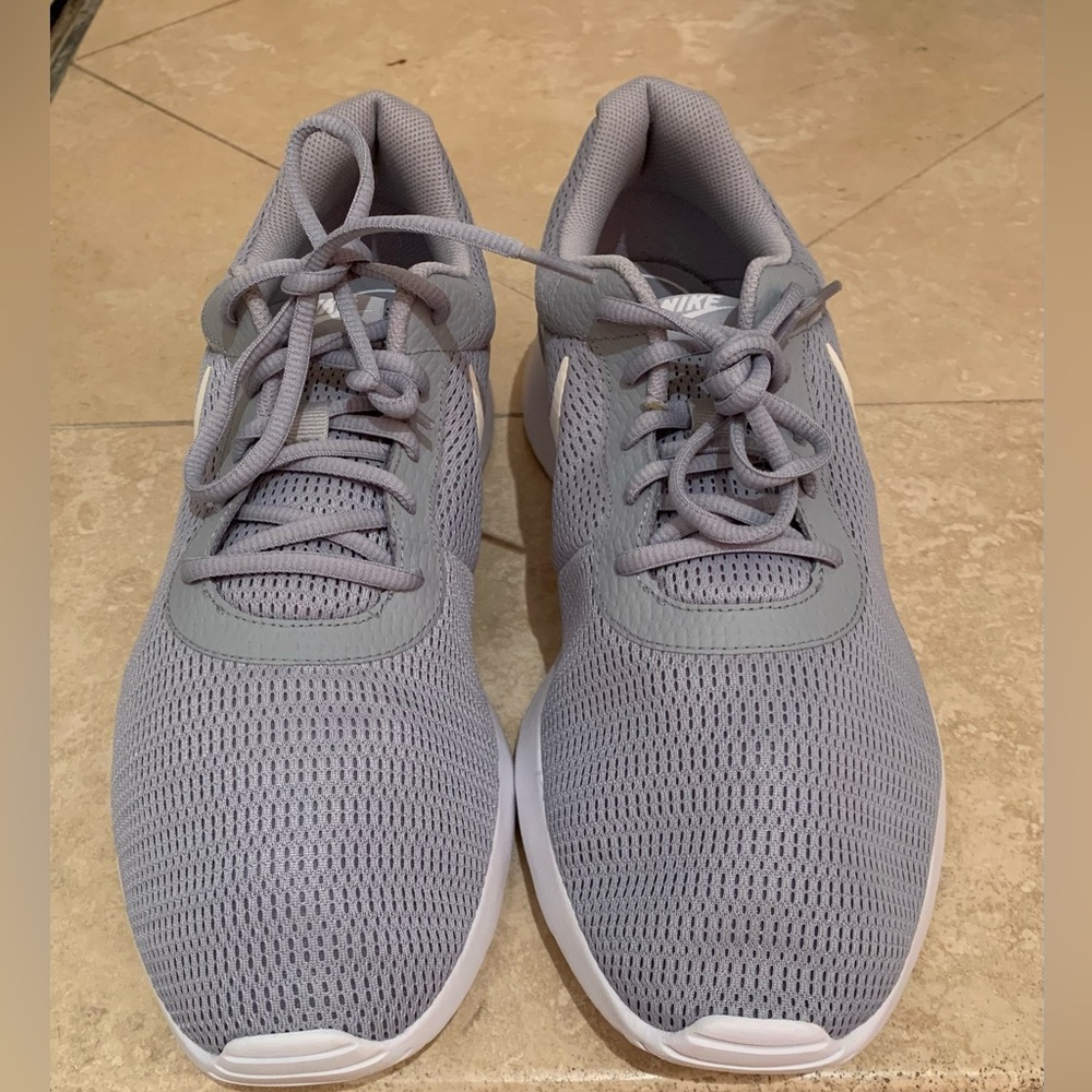 NIKE! NWOT. Grey/White Sneakers/Trainers. Model:‎ AQ3555-003. Size 13. Br…